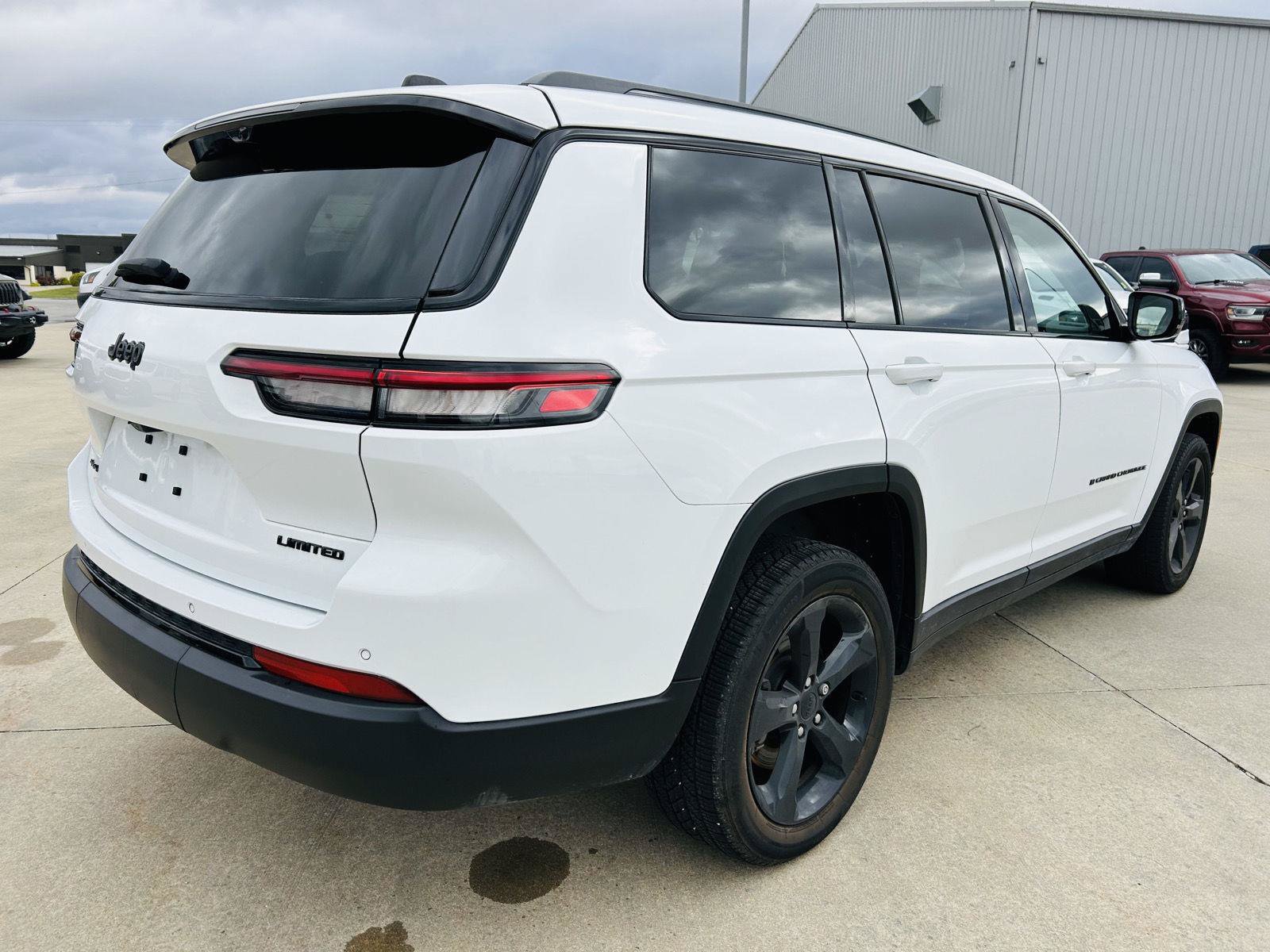 Used 2023 Jeep Grand Cherokee L Limited w/ Luxury Tech Group II AWD/4WD image 44