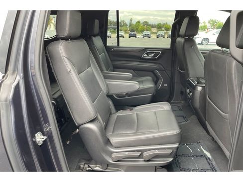 Used 2022 Chevrolet Suburban LT w/ Luxury Package image 20