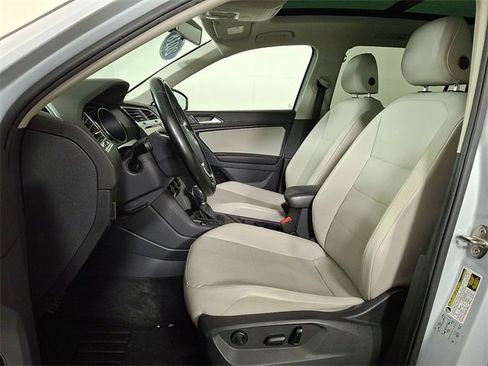 Used 2018 Volkswagen Tiguan SEL image 16