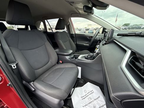 Certified 2020 Toyota RAV4 LE image 25