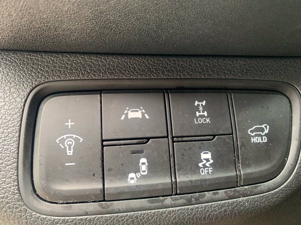 Used 2020 Hyundai Santa Fe SEL w/ Convenience + Premium Package AWD/4WD image 17