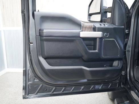 Used 2017 Ford F350 Lariat w/ Chrome Package image 28