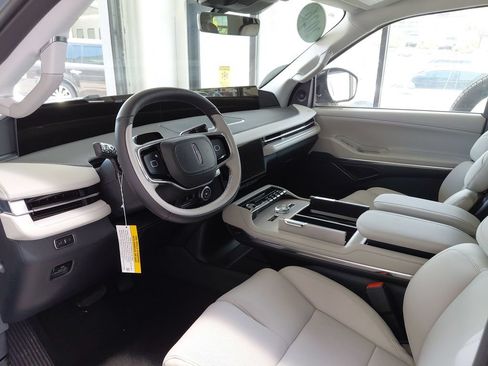 New 2026 Lincoln Navigator Premiere AWD/4WD image 13