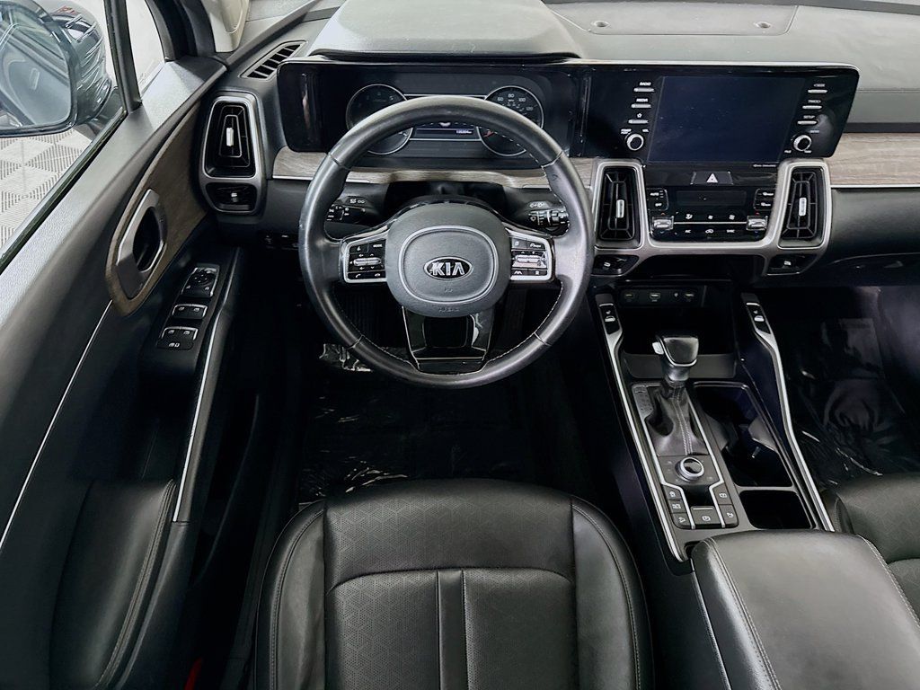 Used 2021 Kia Sorento EX w/ Panoramic Sunroof Package AWD/4WD image 3