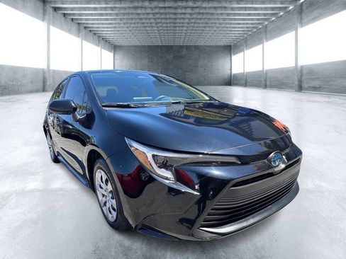 Used 2023 Toyota Corolla LE FWD image 2