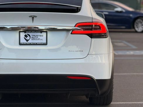 Used 2019 Tesla Model X Long Range AWD/4WD image 11