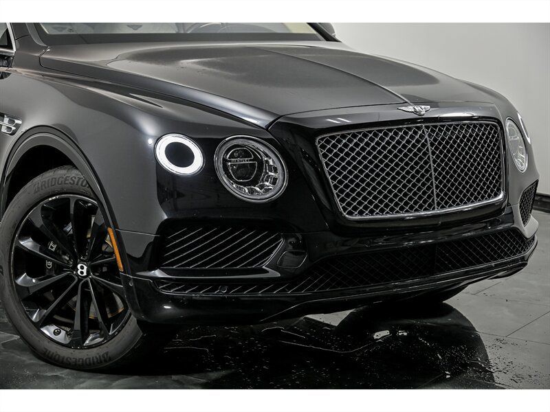 Used 2017 Bentley Bentayga AWD/4WD image 2