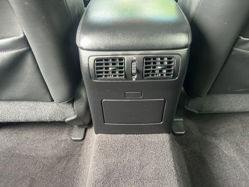 Used 2017 INFINITI Q70 3.7 image 17