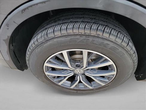 Used 2020 Volkswagen Tiguan SE image 9