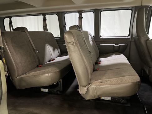 Used 2025 Chevrolet Express 3500 LT w/ LT Preferred Equipment Group RWD image 16