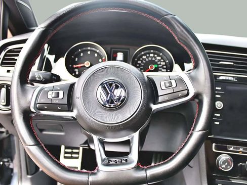 Used 2018 Volkswagen GTI SE image 13