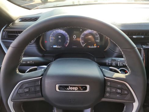 Used 2024 Jeep Grand Cherokee Limited w/ Black Appearance Package image 30