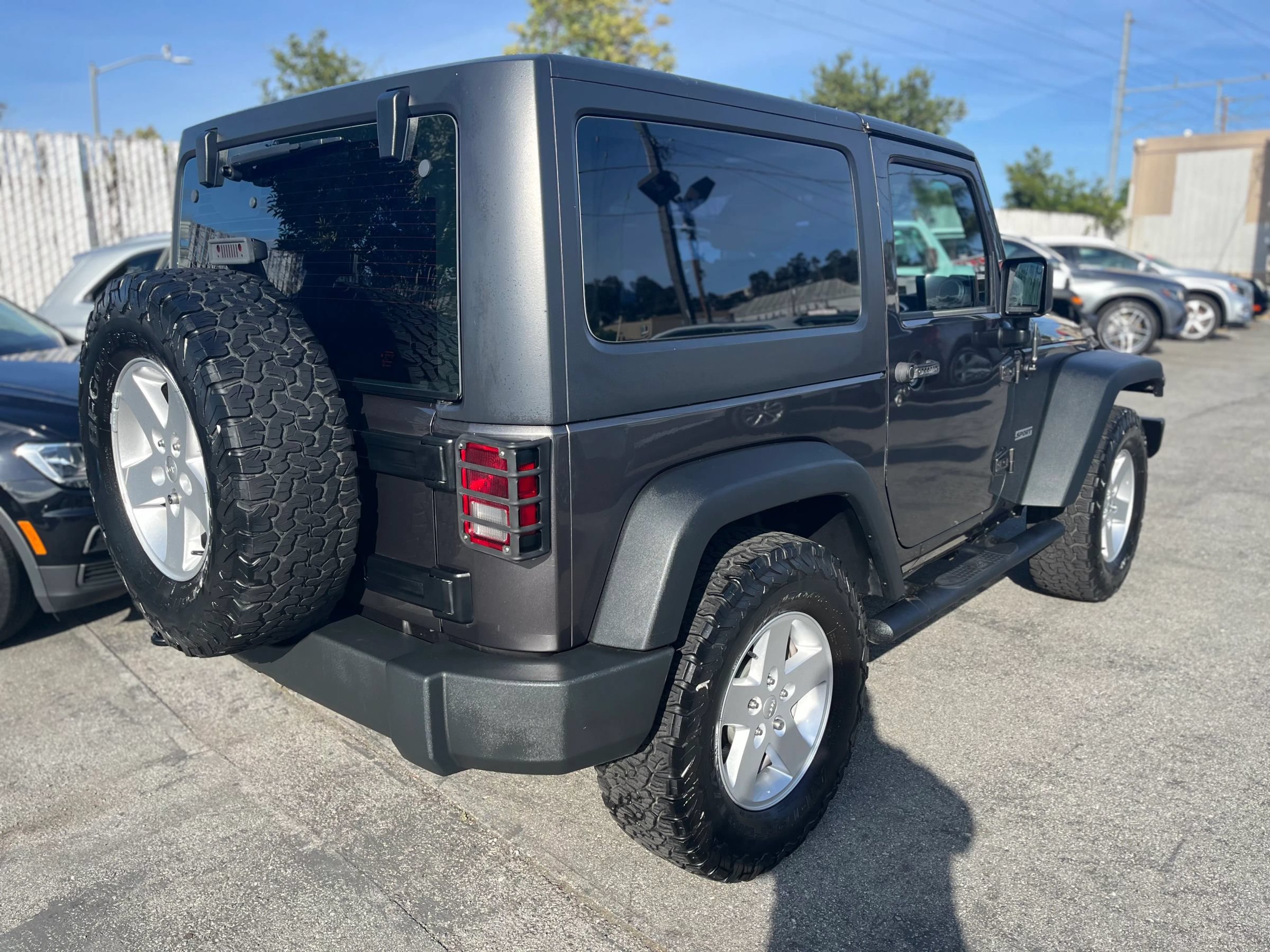 Used 2018 Jeep Wrangler Sport AWD/4WD image 7
