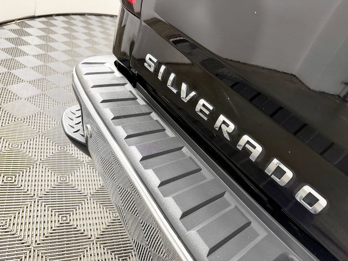 Used 2017 Chevrolet Silverado 1500 LT w/ All Star Edition AWD/4WD image 12