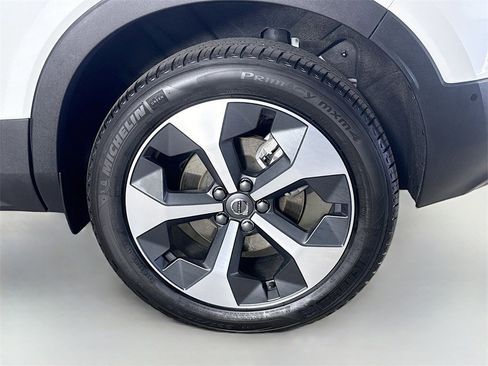 Certified 2026 Volvo XC40 B5 Plus w/ Protection Package Premier image 32