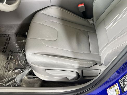 Used 2024 Hyundai Elantra SEL FWD image 19