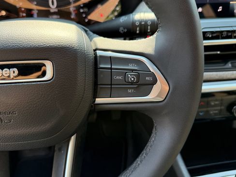 Used 2023 Jeep Compass Latitude AWD/4WD image 24