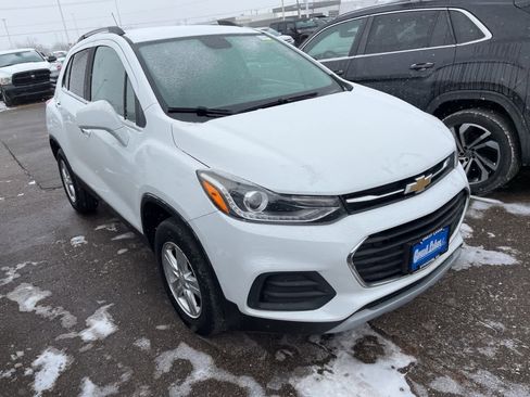 Used 2017 Chevrolet Trax LT w/ LT Convenience Package image 17