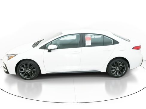 New 2026 Toyota Corolla SE image 3