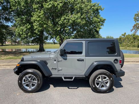 Used 2020 Jeep Wrangler Sport image 2