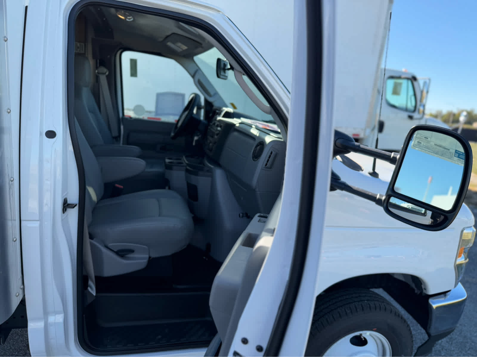 New 2027 Ford E-350 and Econoline 350 Super Duty w/ Power Equipment Group RWD image 10