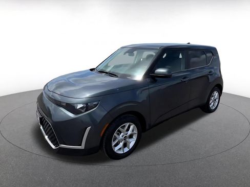 Used 2025 Kia Soul LX w/ LX Technology Package FWD image 8