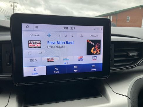 Used 2022 Ford Explorer XLT image 6