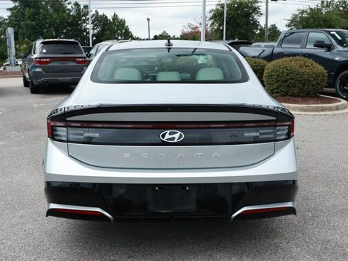 Used 2025 Hyundai Sonata SEL FWD image 6