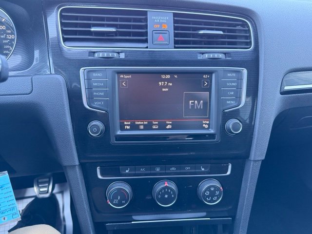 Used 2017 Volkswagen Golf 4-Door FWD image 16
