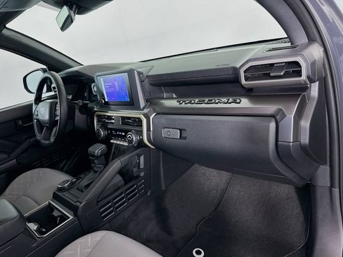 Certified 2025 Toyota Tacoma SR5 AWD/4WD image 28