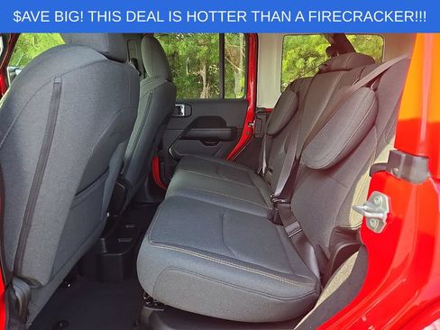 Used 2025 Jeep Wrangler Unlimited Sahara AWD/4WD image 10