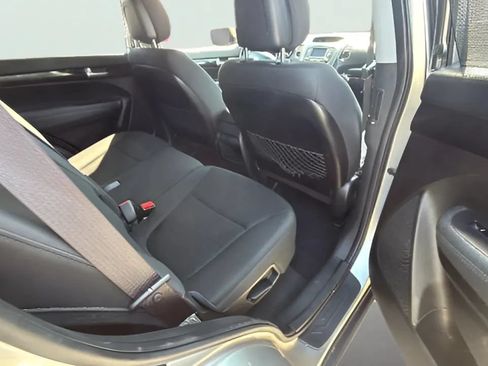 Used 2014 Kia Sorento LX AWD/4WD image 7