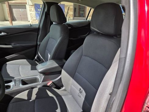 Used 2018 Chevrolet Cruze LT w/ Convenience Package FWD image 20