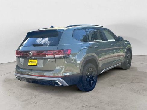 Used 2025 Volkswagen Atlas Peak Edition SE AWD/4WD image 5