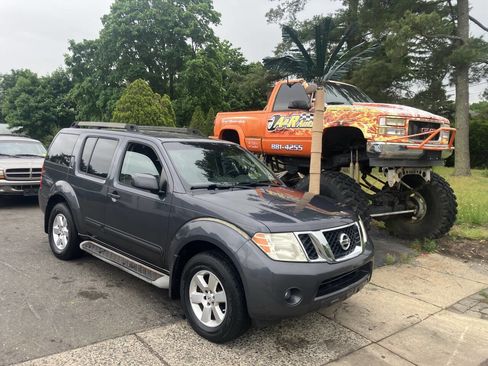 Used 2011 Nissan Pathfinder SV AWD/4WD image 2