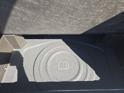 Used 2024 GMC Terrain SLT image 15