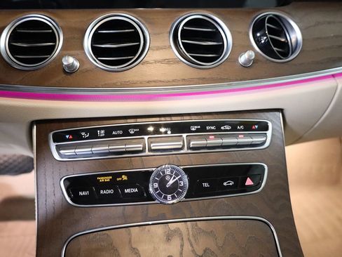 Certified 2018 Mercedes-Benz E 400 4MATIC Sedan image 21