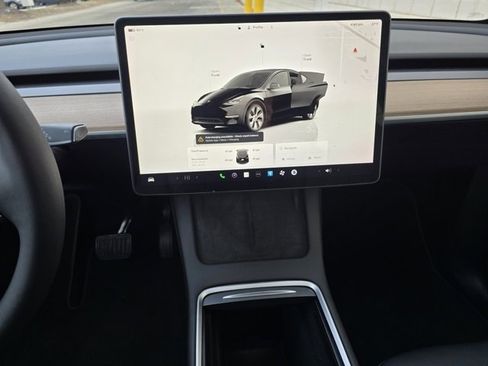 Used 2024 Tesla Model Y Long Range image 27