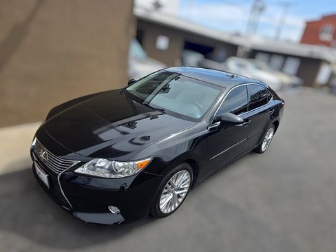 Used 2013 Lexus ES 350 w/ Luxury Pkg FWD image 6