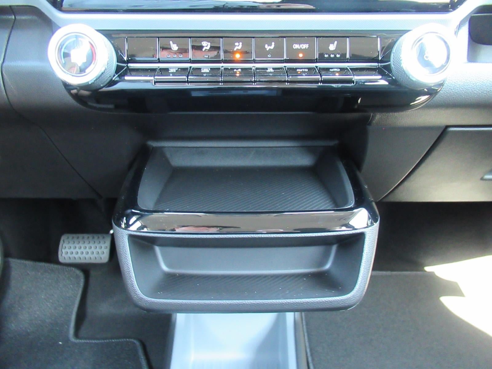 New 2027 Chevrolet Bolt LT w/ Comfort Package FWD image 25