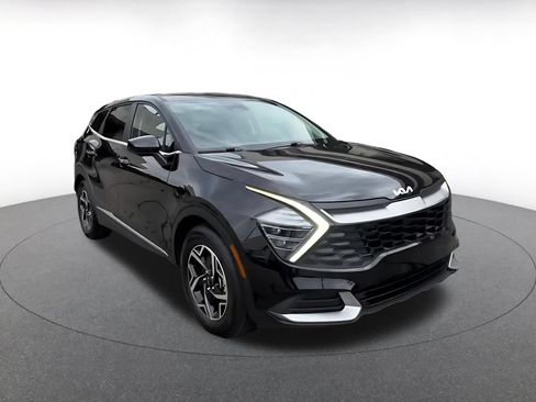 Used 2025 Kia Sportage LX FWD image 3
