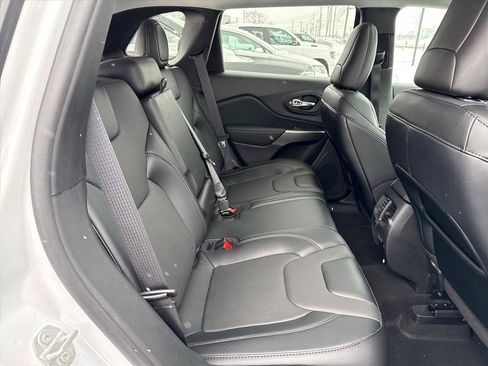 Used 2022 Jeep Cherokee Latitude Lux w/ Sun & Sound Group AWD/4WD image 21
