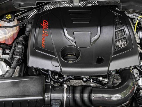 Used 2022 Alfa Romeo Stelvio Ti image 30