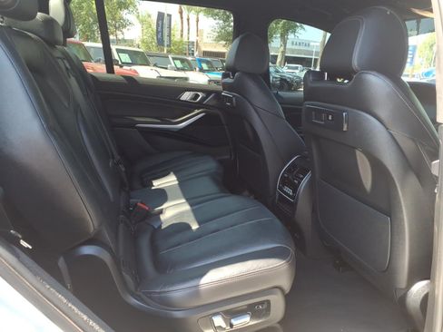 Used 2021 BMW X7 xDrive40i w/ M Sport Package AWD/4WD image 14
