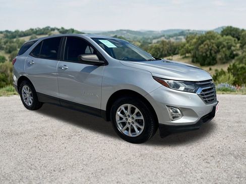 Used 2020 Chevrolet Equinox LS w/ LS Convenience Package FWD image 1