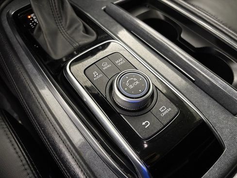 Used 2023 Nissan Armada SV image 31