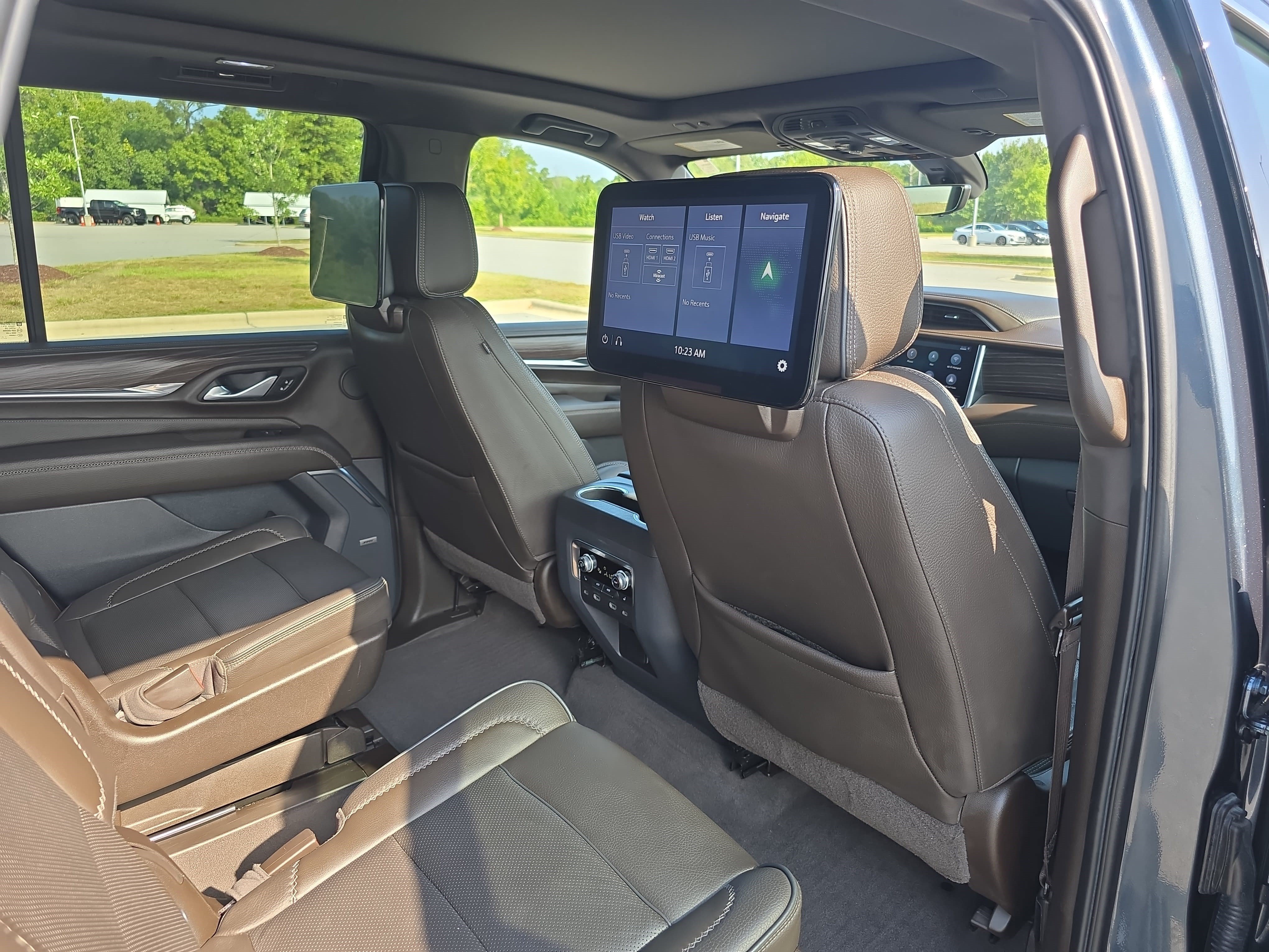 Used 2021 GMC Yukon Denali w/ Denali Premium Package RWD image 11