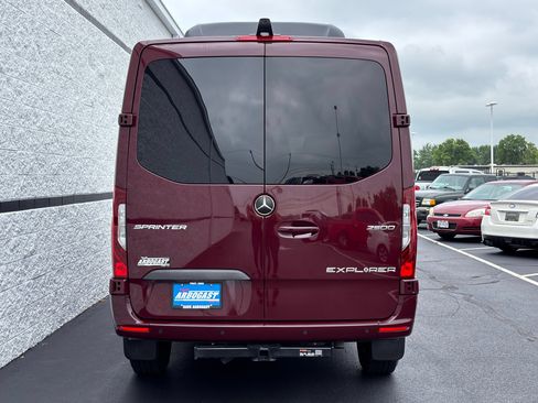 Used 2024 Mercedes-Benz Sprinter 2500 image 9