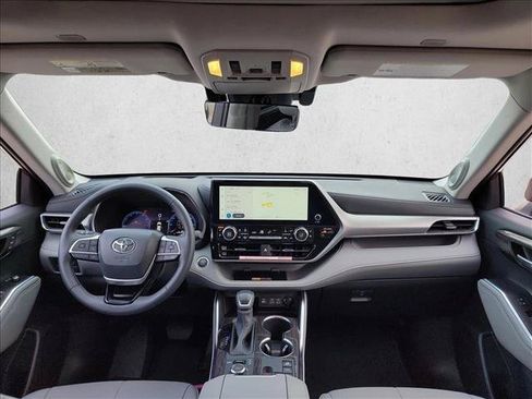 Used 2026 Toyota Highlander Platinum AWD/4WD image 16