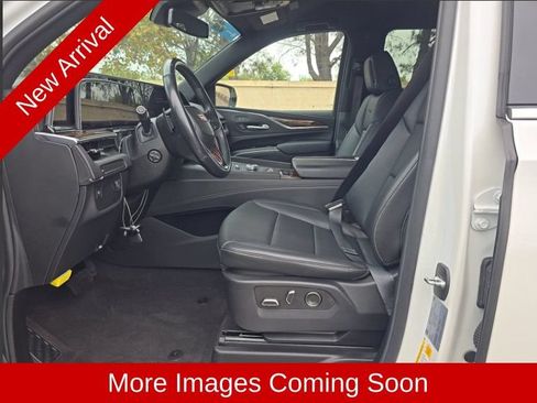 Used 2024 Cadillac Escalade ESV Luxury RWD image 9